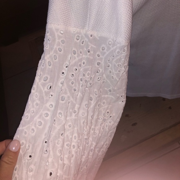 Loose Cross-Neck Cutout Off-Shoulder Top - Picture 4 of 5